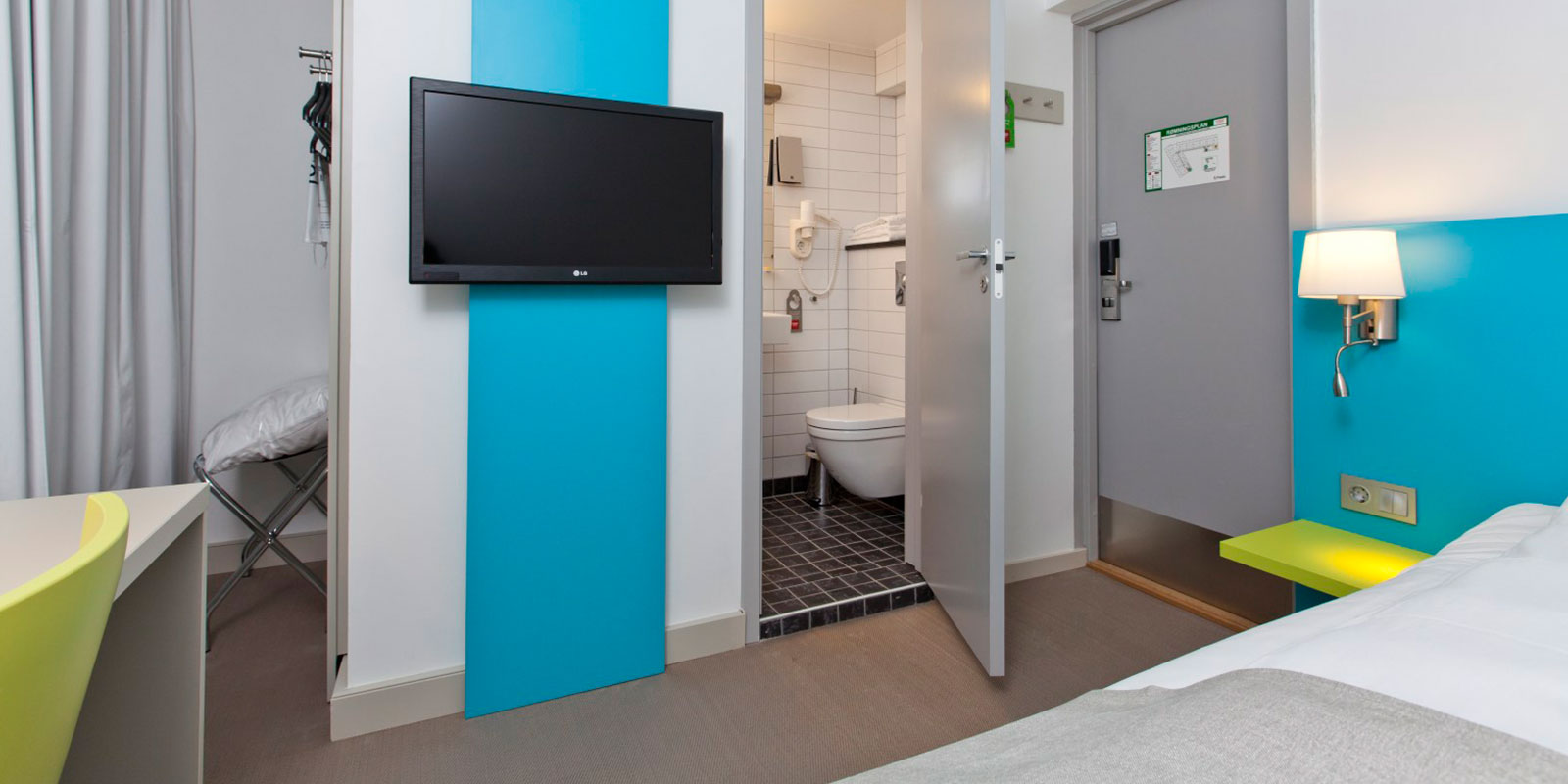 standard room single enkeltseng, væghængt tv