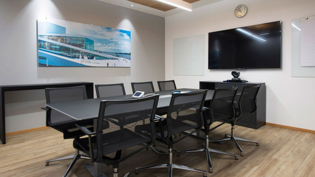 Meeting room to seat 8