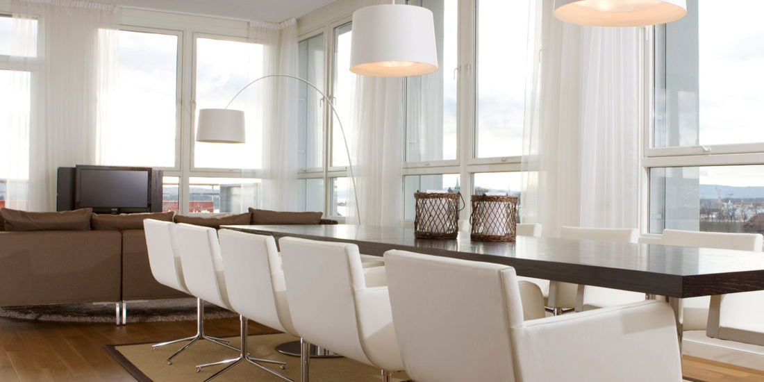 Vergaderzaal in suite met ruimte voor 12 personen