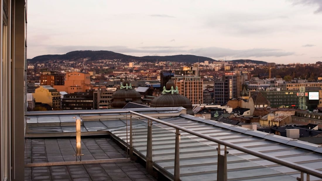 svit balkong med utsikt in mot centrala Oslo