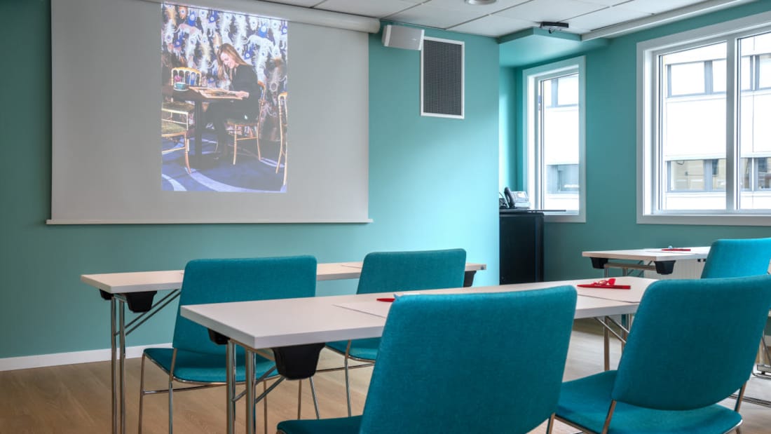 Klasseværelsesopsætning i mødelokale Eidsvoll 1 på Thon Hotel Slottsparken