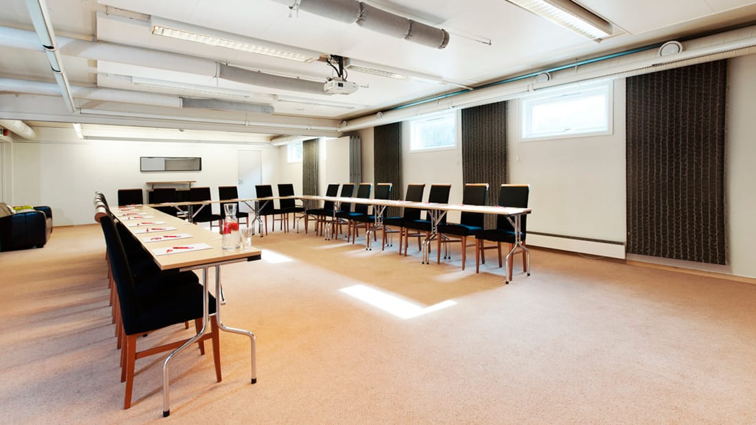 Meeting room with u-table layout