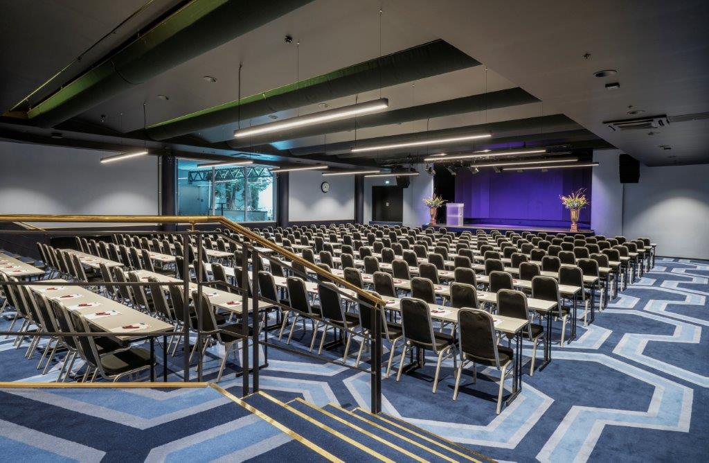 Møterom Fjord. Oppsett kino med skjerm