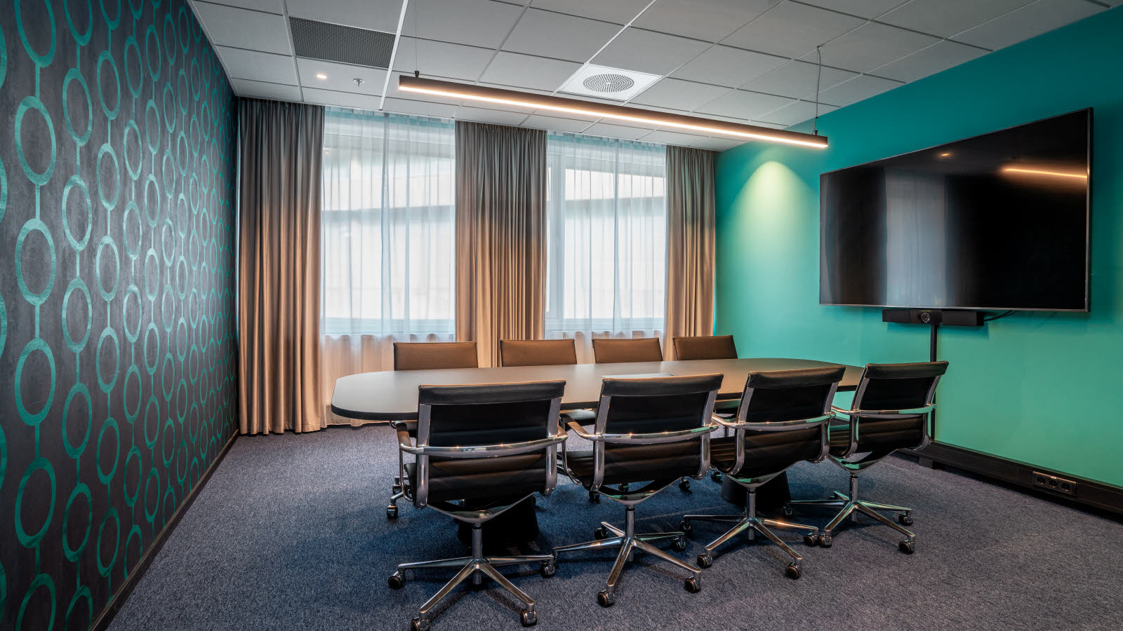 Detail van de pen en het notitieblok van het Thon Hotel