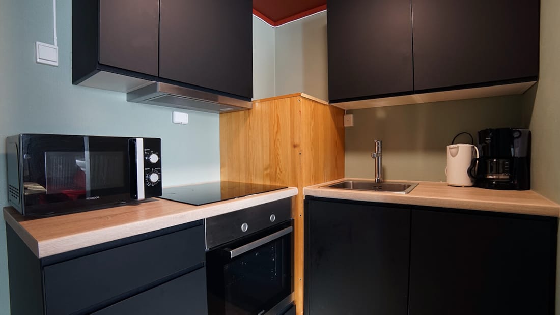 A well-equipped kitchen in a three-room apartment at Thon Hotel Skeikampen