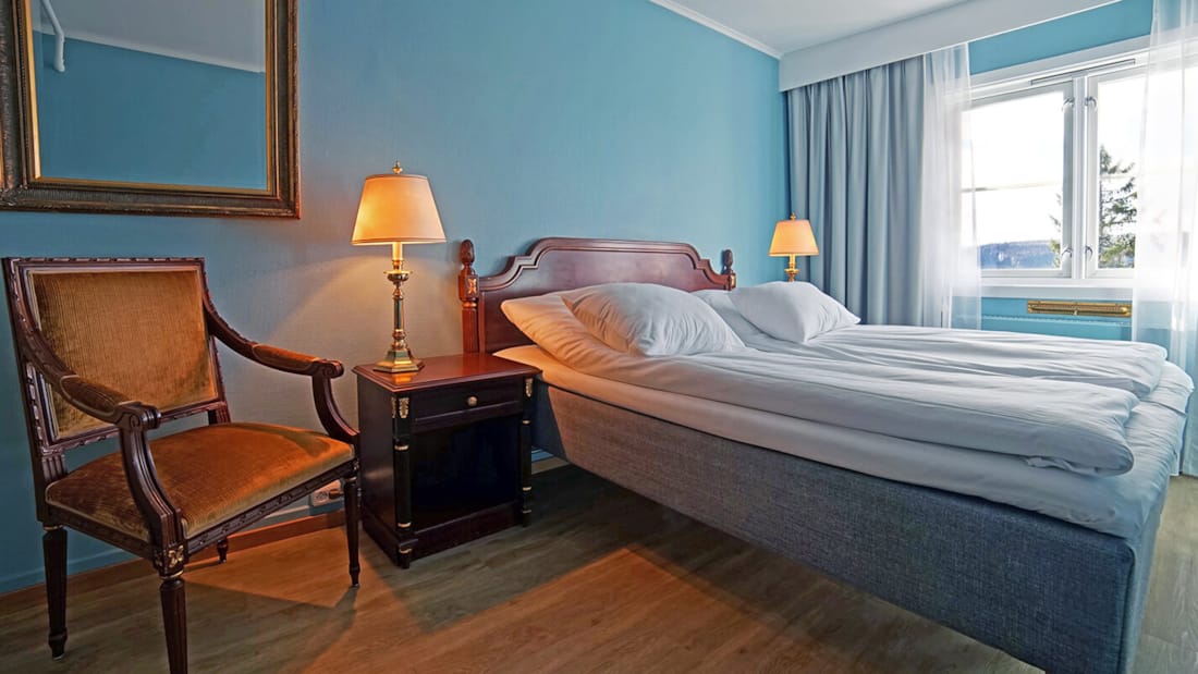 Zimmer im Thon Hotel Skeikampen: Bett und Stuhl