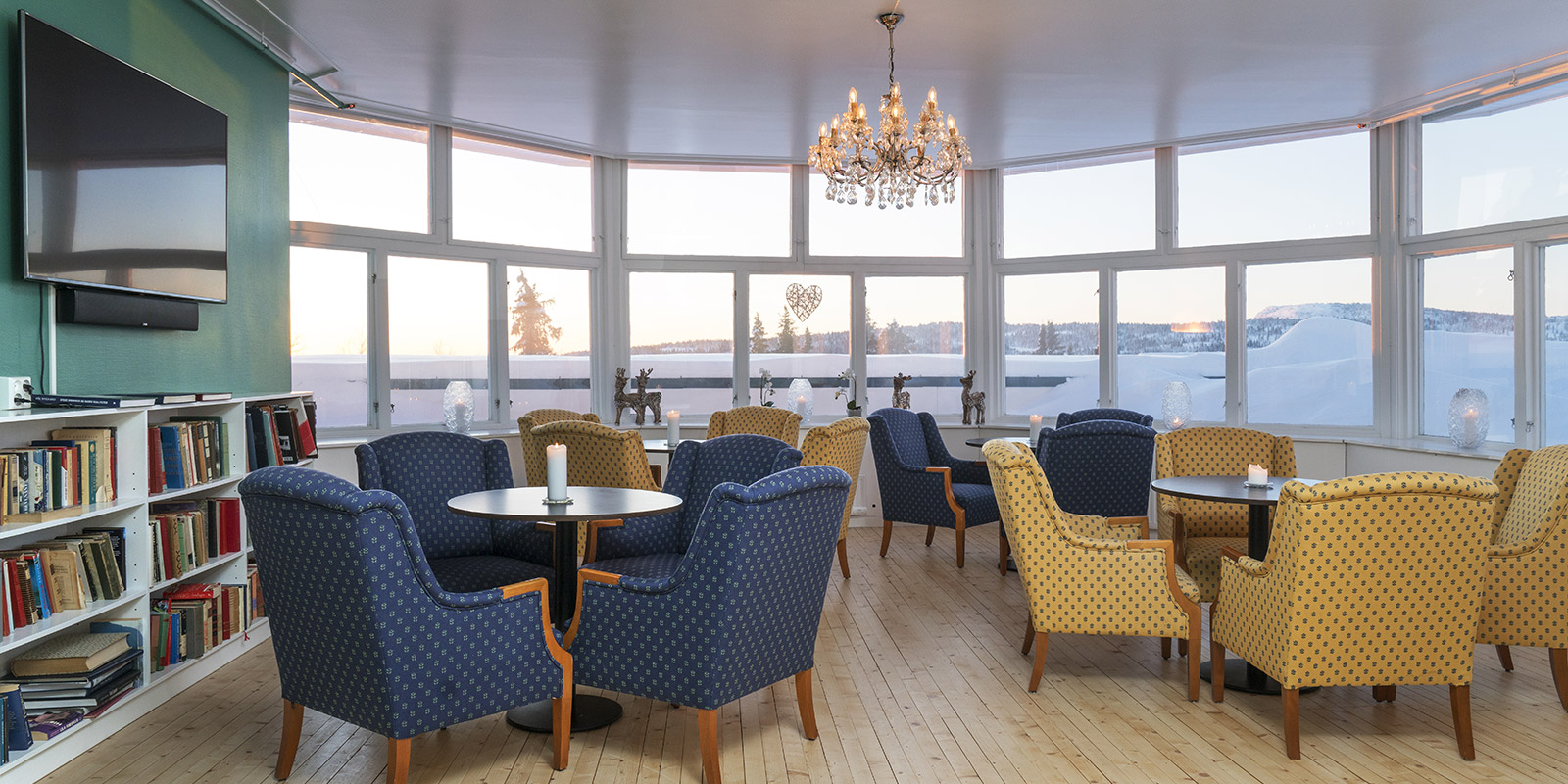 Siddegrupper i Havestuen på Thon Hotel Skeikampen