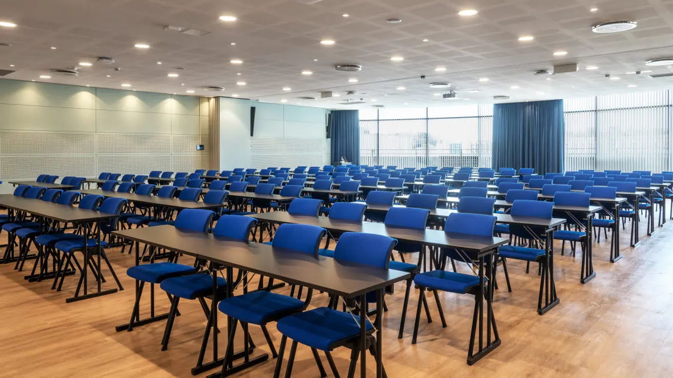 konferanserom Holen i klasserom-oppsett