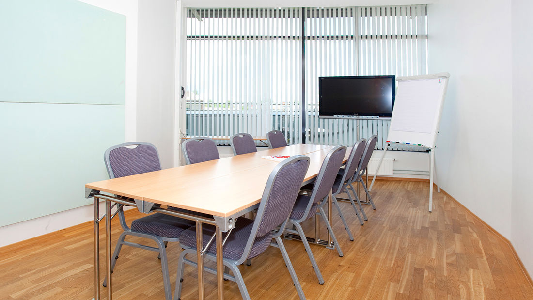 Besprechungsraum mit Platz für 10 Personen