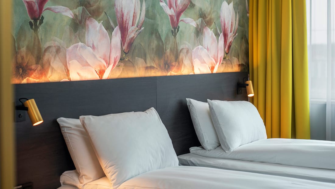 udsnit af seng i standard dobbeltværelse på Thon Hotel Ski