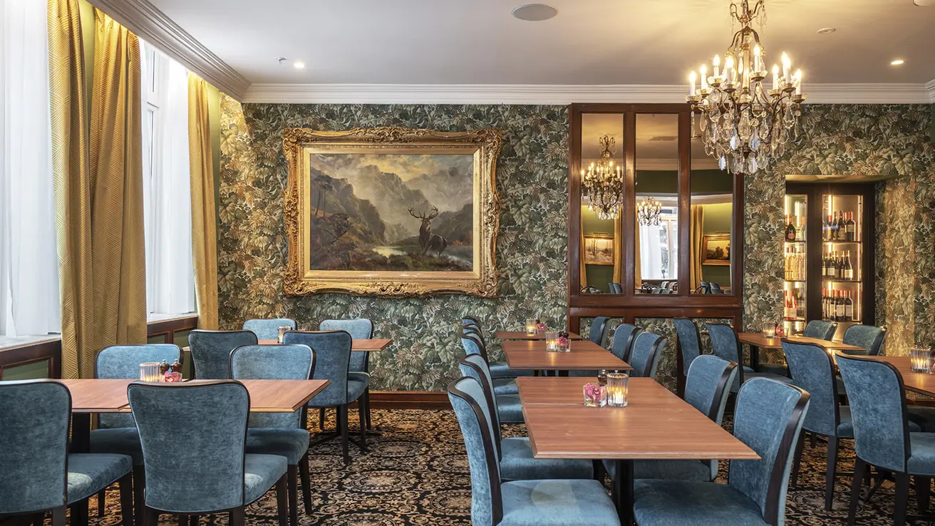 Gedekte tafels in Brasseriet Madame Blom in Thon Hotel Høyers