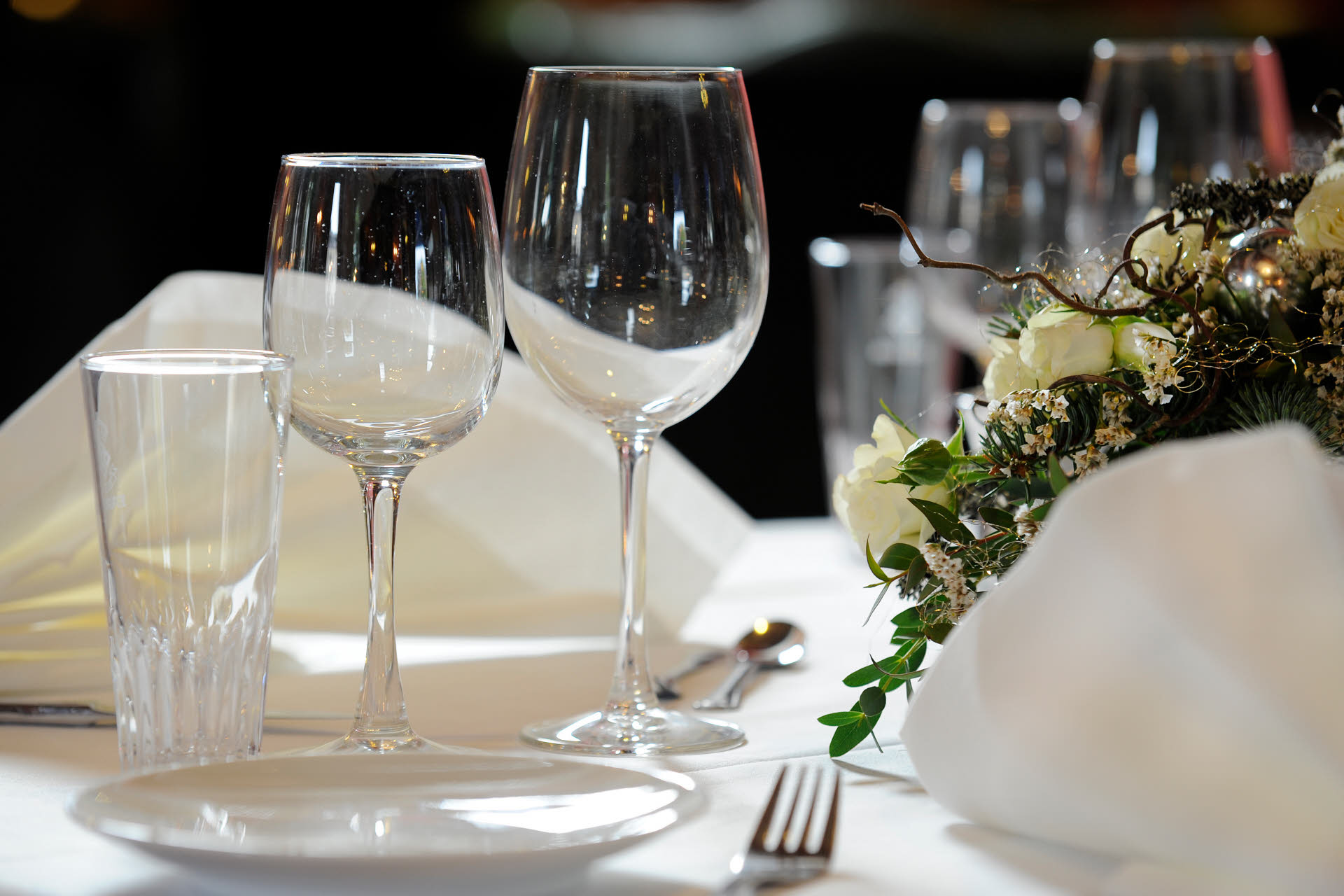 Thon Hotel Høyers restaurant with set table