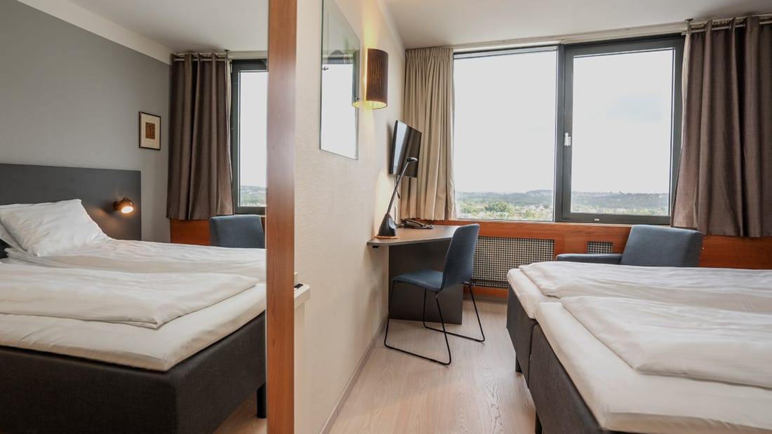 Bed in standaard tweepersoonskamer van het Stavanger Forum Hotel