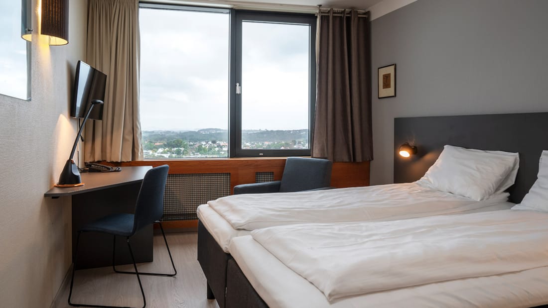 Tweepersoonsbed in gezinskamer van het Stavanger Forum Hotel