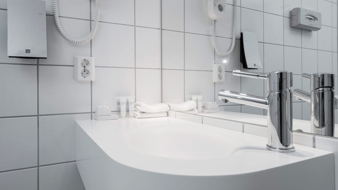 Badeværelse på standardværelse på Thon Hotel Gildevangen