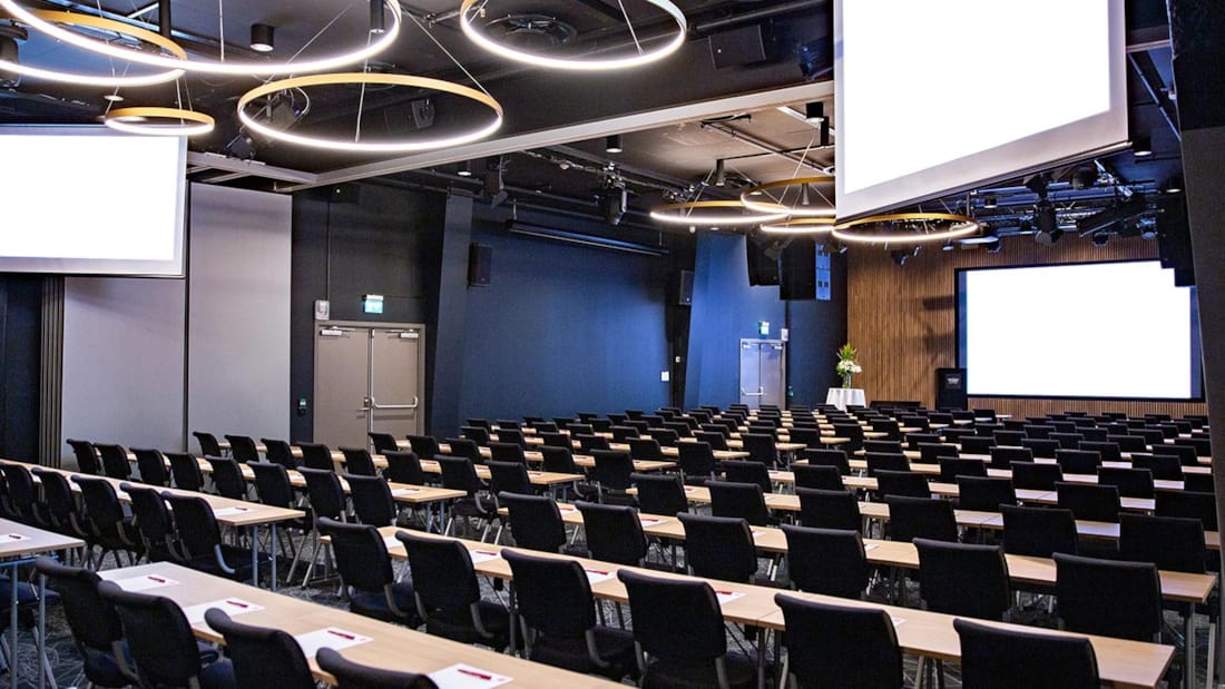 Conference room with space for up to 400 people