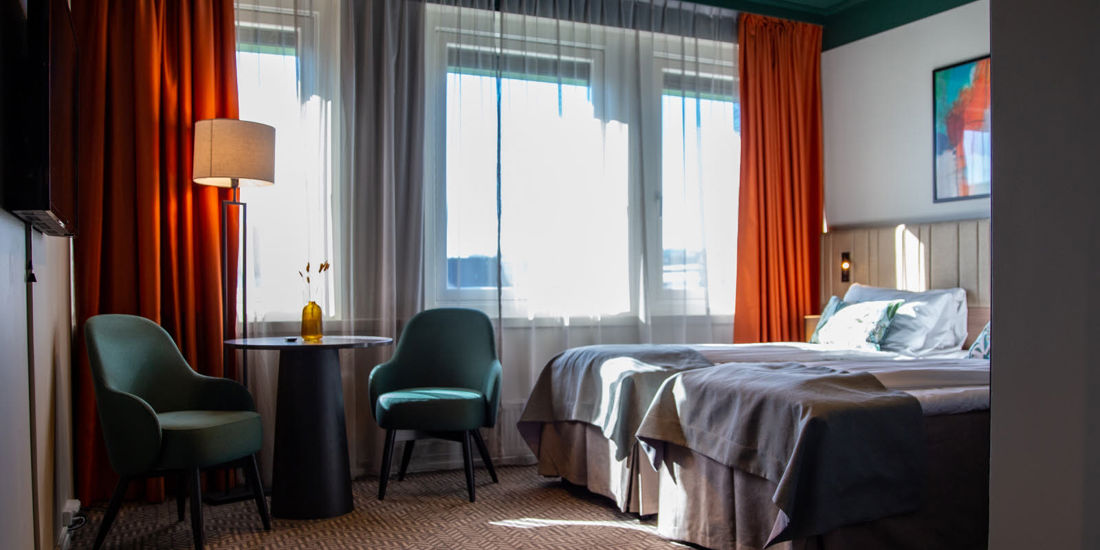 Bett in der Suite im Thon Hotel Prinsen in Trondheim