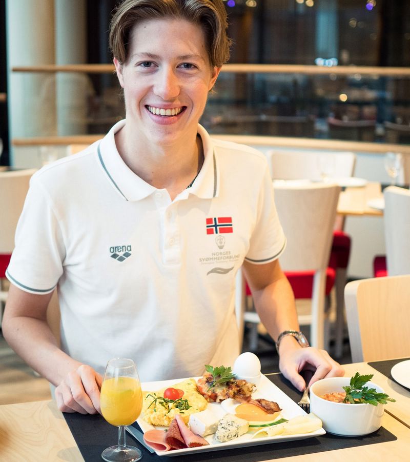 Henrik Christiansen eating breakfast at Thon Hotels