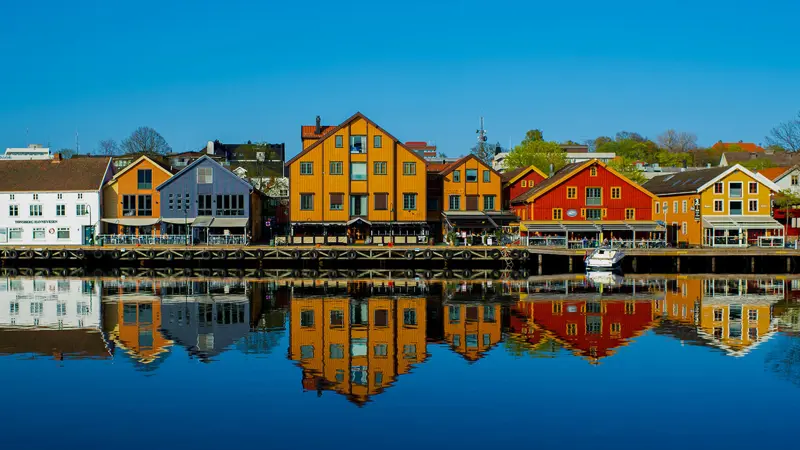 Tønsberg jetty reflecting in blue water
