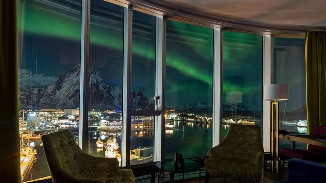 Utsikt över norrskenet från Thon Hotel Lofoten. Fotograf: Odd P. Tanke Jensen