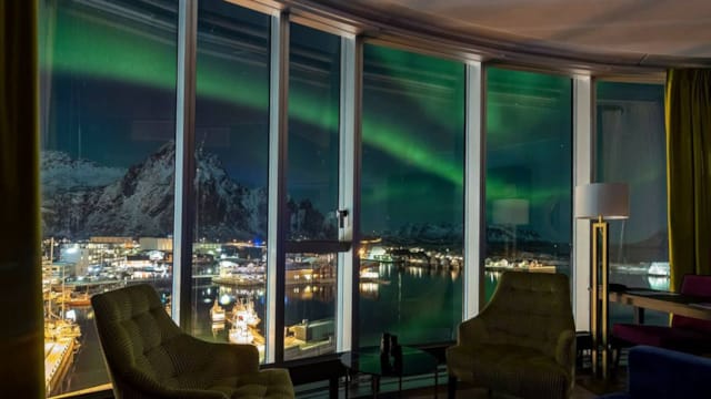 Utsikt över norrskenet från Thon Hotel Lofoten. Fotograf: Odd P. Tanke Jensen