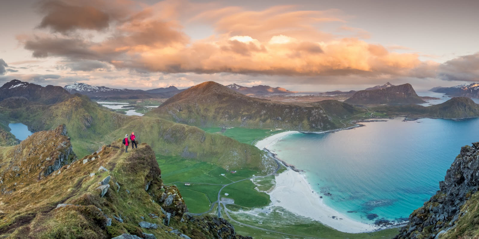 Overview of the beautiful scenery in Lofoten