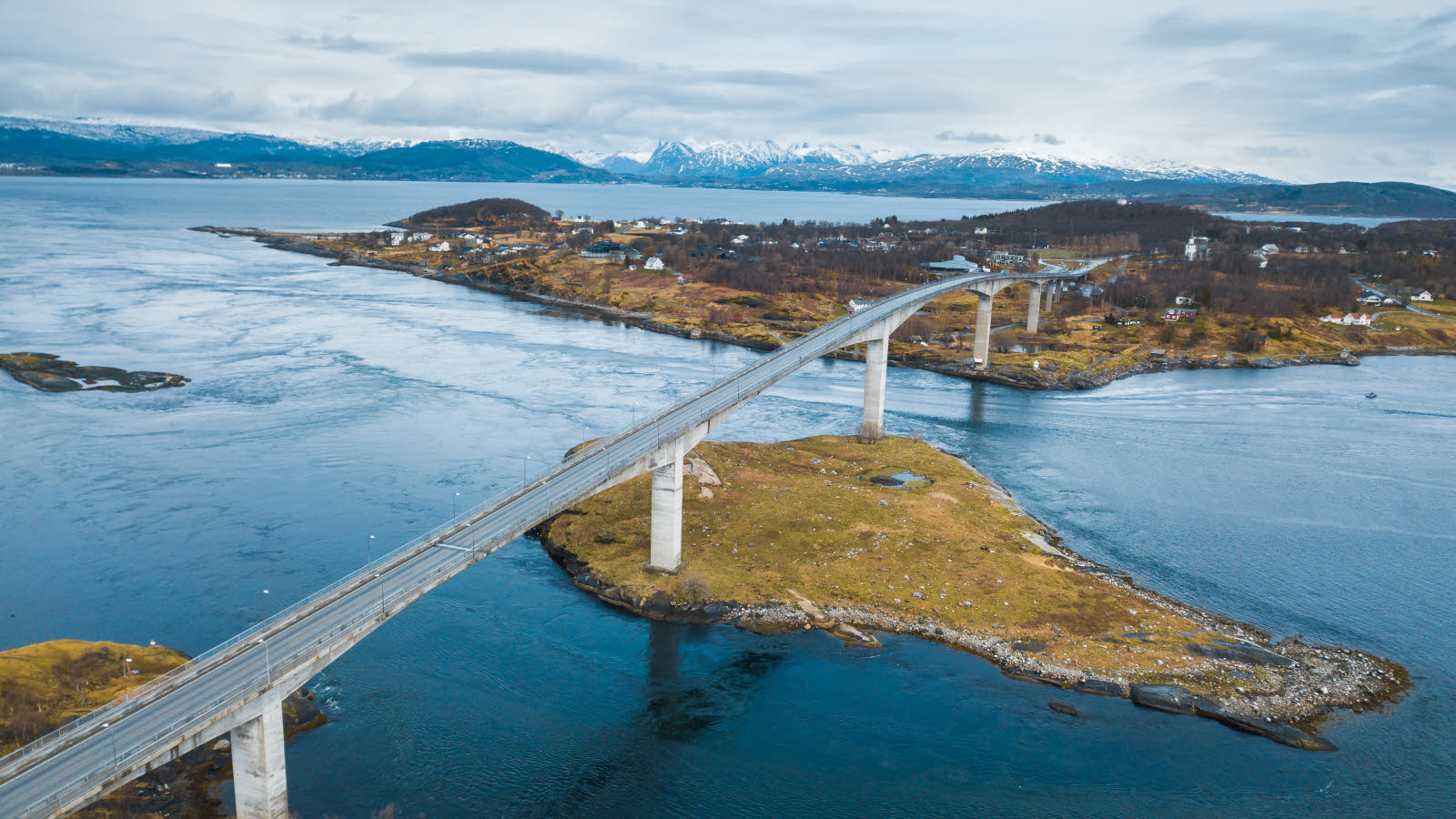 Saltstraumbrua i Nordland, sett fra luften.