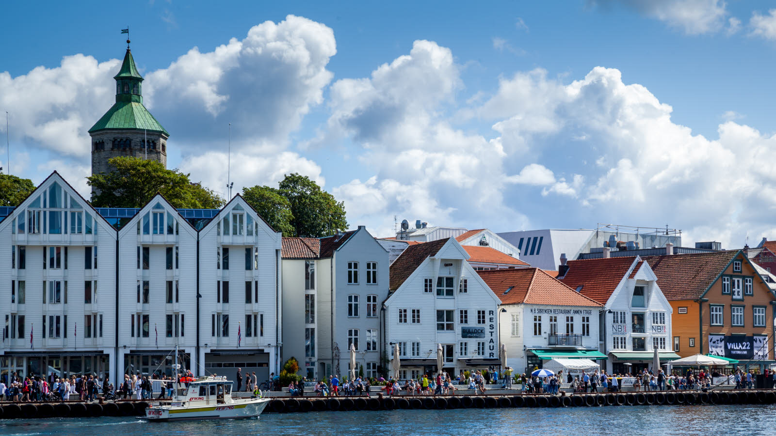 Le quartier de Brygga à Stavanger par une journée ensoleillée.