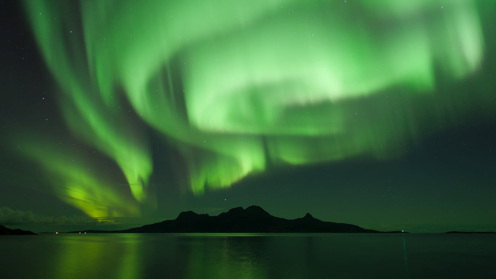 Nordlyset over Bodø sentrum