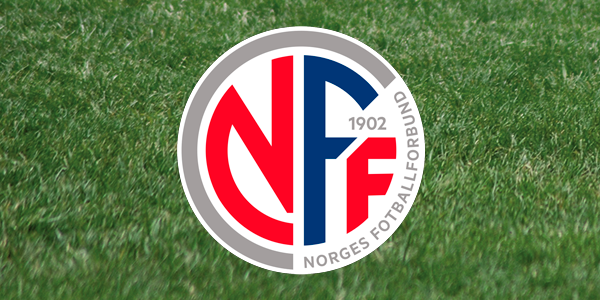 Tapis d’herbe avec le logo de la Fédération norvégienne de football