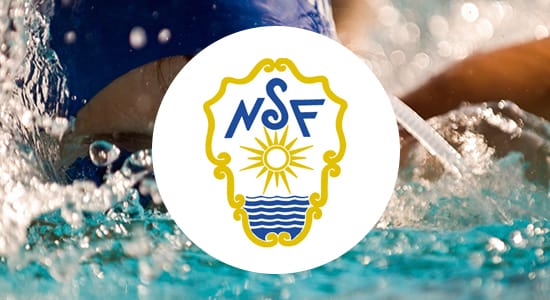 A boy swimming, with the logo of the Norwegian Swimming Federation