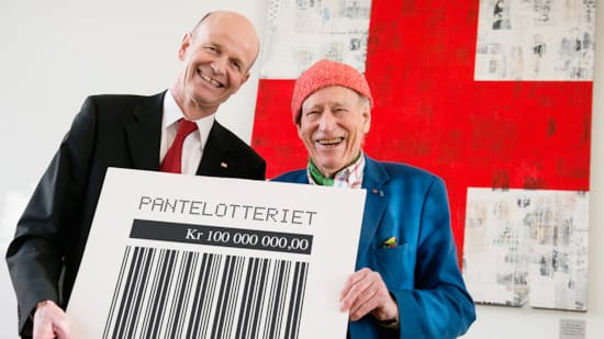 Voorzitter van het Noorse Rode Kruis, Sven Molleklein, met Olav Thon
