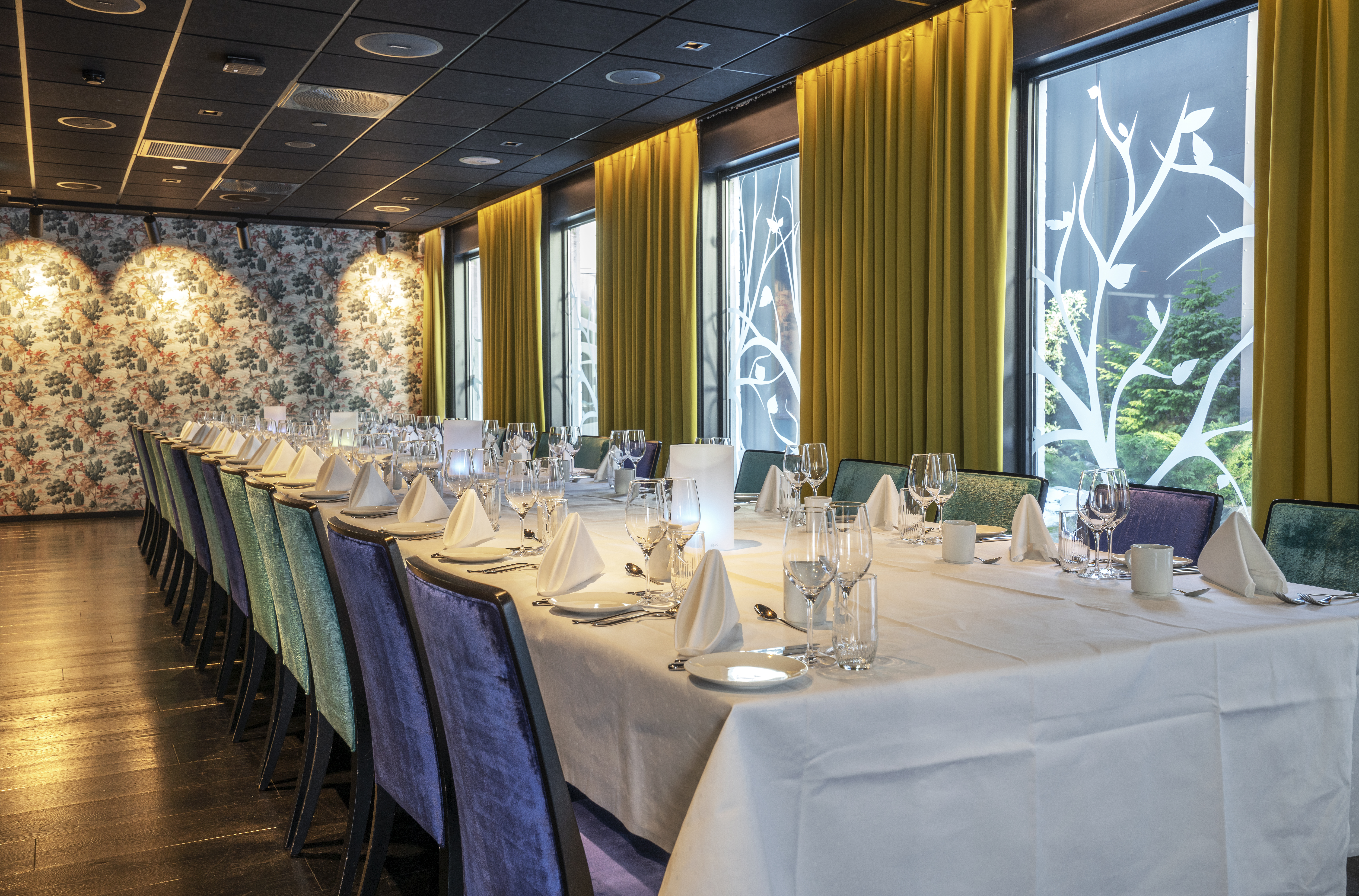 Dekket bord til konfirmasjon på Thon Hotel Opera