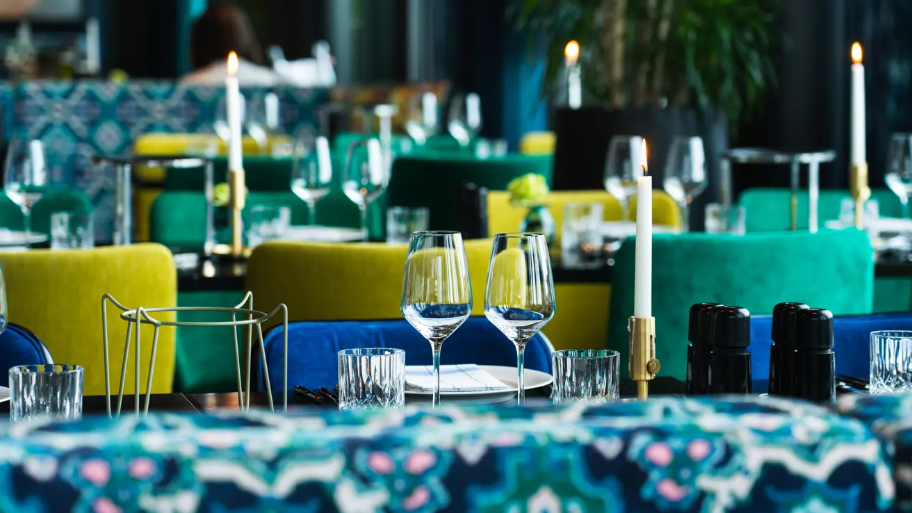 Opdækket bord på restauranten på Thon Hotel Svolvær