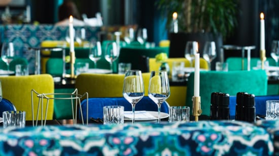 Opdækket bord på restauranten på Thon Hotel Svolvær 