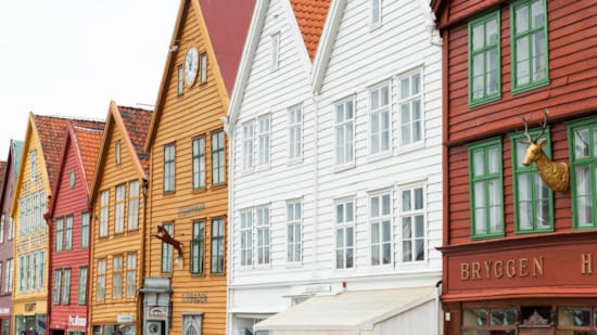 Houses in different colours next to each other in Bergen