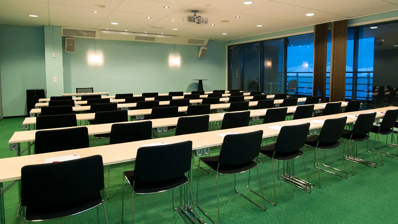 konferencelokale landego med klasseværelse-opsætning