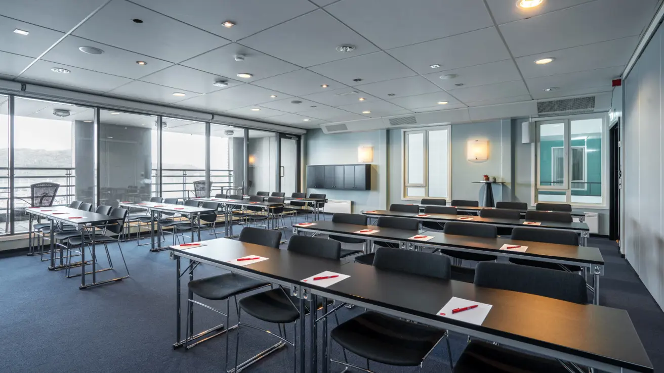 Thon Hotel Nordlys Mødelokale med klasseværelse-opsætning