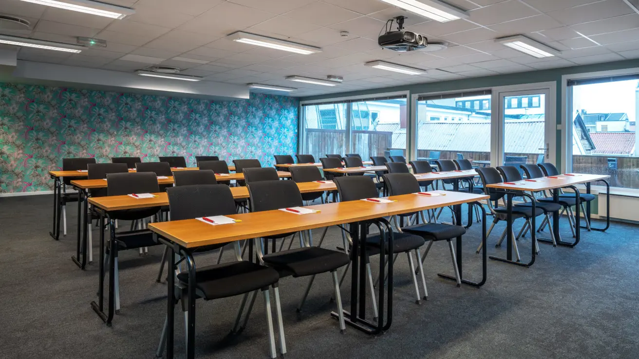 konferanserom tresse med u-bord oppsett