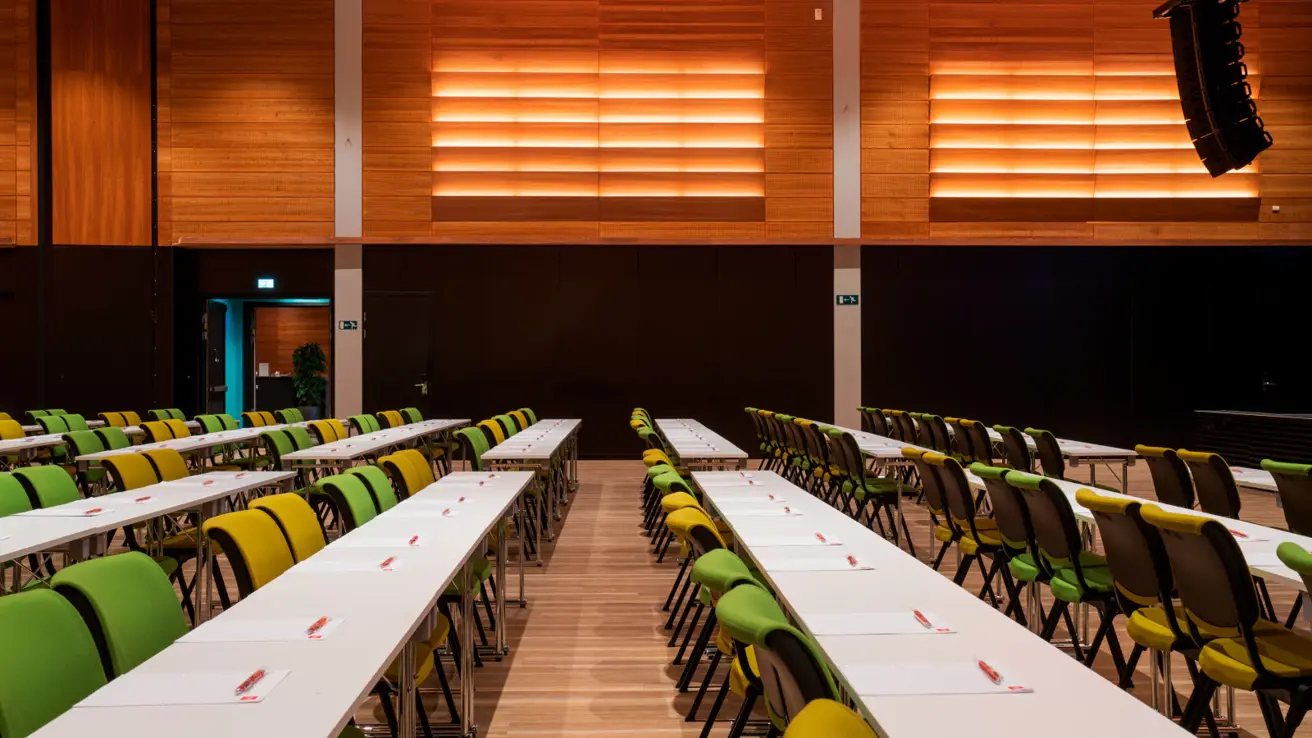 Conference room to seat 500