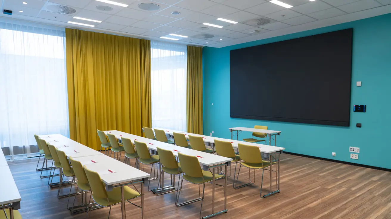 Conference room to seat 100