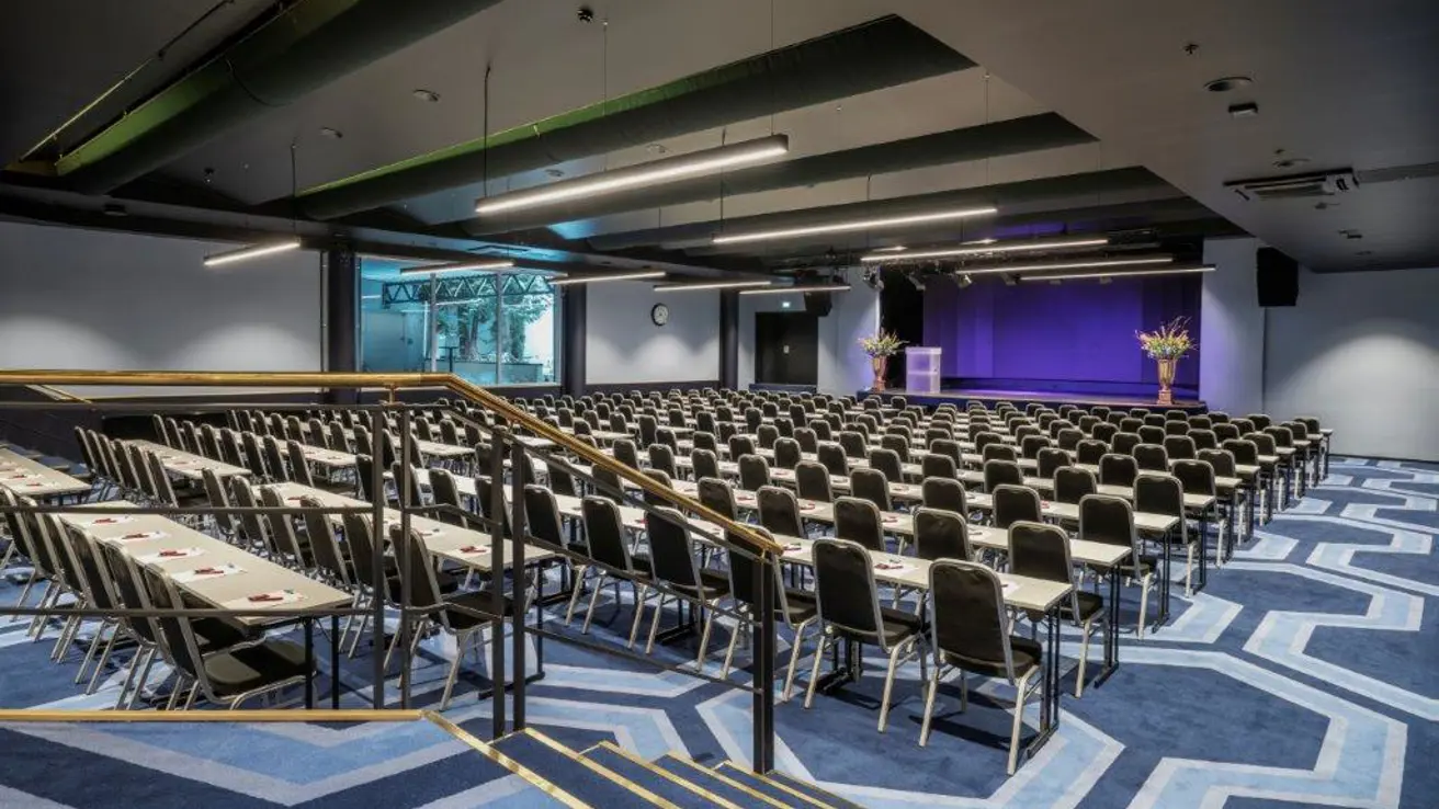 Møterom Fjord. Oppsett kino med skjerm